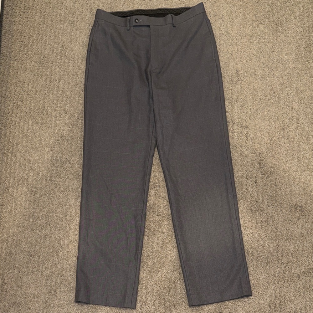 Men’s Calvin Klein Patterned Dress Pant 32Wx32L
Dark Charcoal Gray Like New
